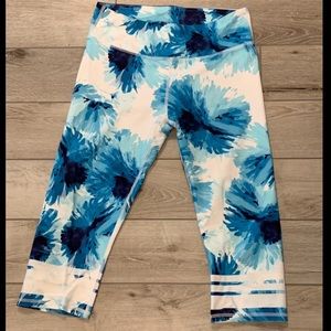 Fabletics Capri Floral Legging